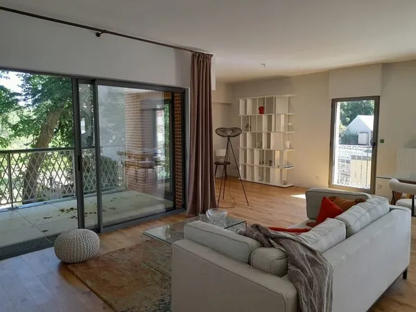 Olivet à pied - Appartement 131 m², 3 ch., 3 Sdeau, balcons, 3 pkgs, cadre calme & verdoyant