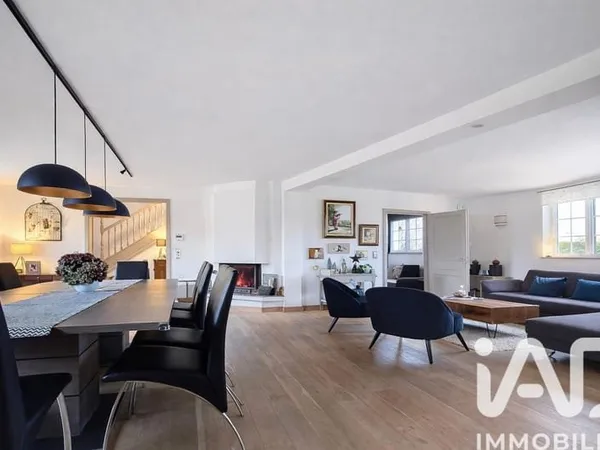 Maison 7 pièces 196 m²