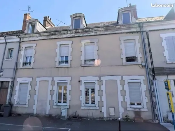 Ensemble immobilier complet - Immeuble + Maison + 15 garages 100% Loué