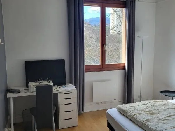 Chambre meublée en colocation - Chambéry centre