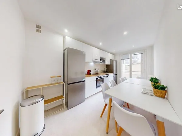 Chambre 7 pièces 107 m²