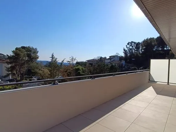 LOCATION T3 NEUF - DERNIER ETAGE - TERRASSE PANORAMIQUE 1700 €