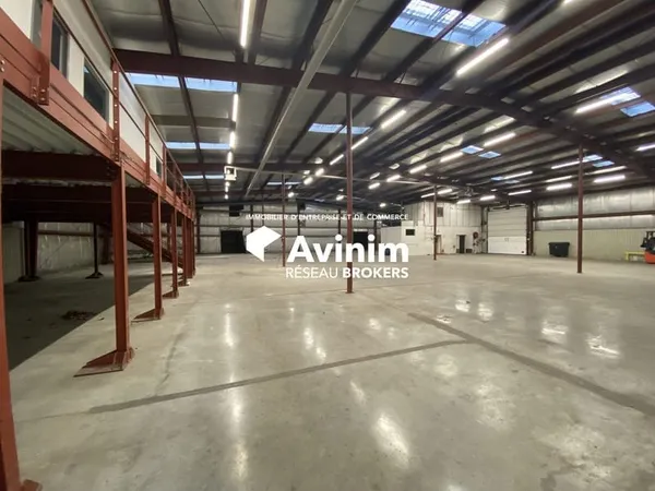 Immeuble industriel 2100 m²
