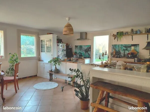 Grande maison 215m2 et dépendances sur 2 hectares