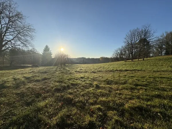 RARE- TERRAIN 1,4ha, 15 kms au Nord de BERGERAC