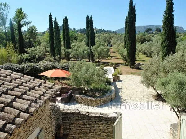 Maison 10 pièces 320 m²