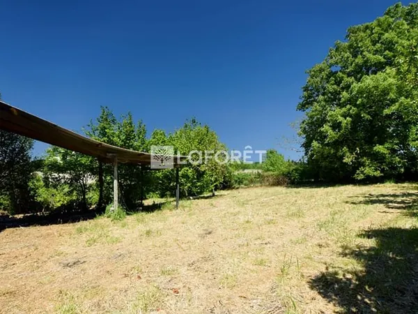 Bâtiment à rénover à Floirac (17120) sur une parcelle de 1595m² constructible
