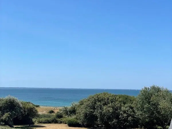 Duplex magnifique vue mer 150 metres plages des govelins