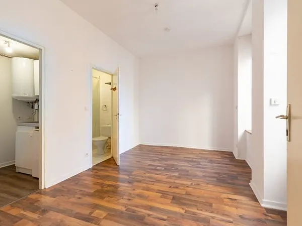 A VENDRE NANTES SAINT-CLEMENT STUDIO FONCTIONNEL DANS BEL IMMEUBLE ANCIEN