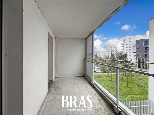 CHESNAIE - T2 récent avec parking et balcon