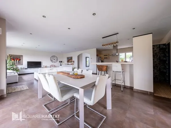LANTA - Maison 5 pièces de plain-pied 175 m²
