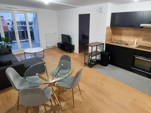 Loue chambre dans appartement en colocation