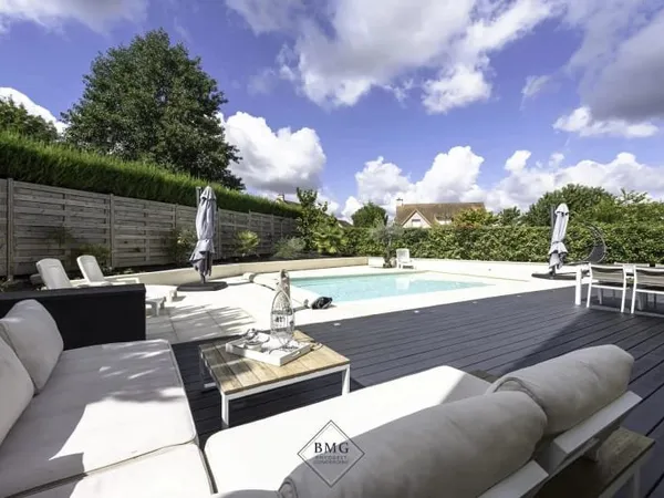 Villa 8 pièces 240 m²