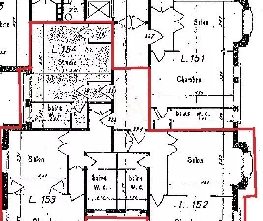 Ensemble de 3 appartements loués + parties communes pouvant être réunis pour appartement familial.