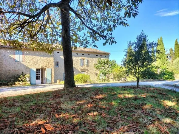 Maison 13 pièces 400 m²