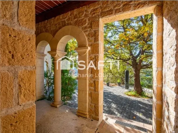 BATISSE PROVENCALE AVEC ROOFTOP ET PISCINE