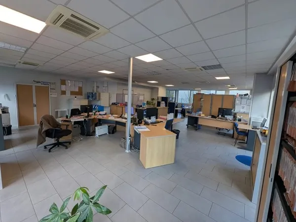 BUREAU COMMERCIAL A LOUER