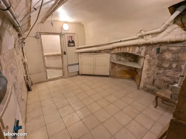 Studio de musique / Espace de travail 15m² box local métro Pigalle Saint Georges Blanche Paris 9ème 
