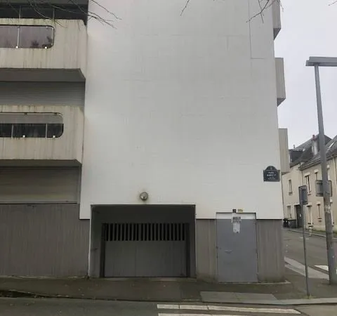 Emplacement de parking couvert sécurisé centre ville La Roche sur Yon