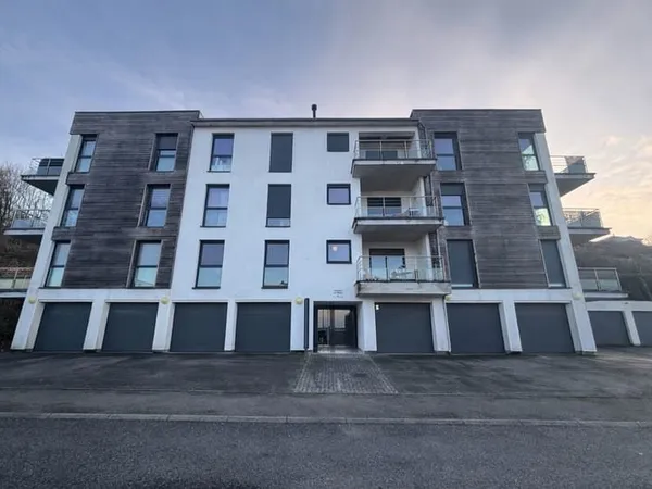 Appartement F3 avec balcon et 2 garages - Bien idéal