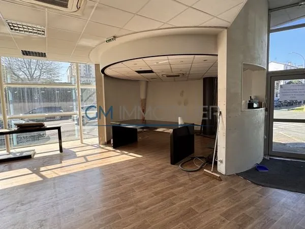 Local commercial 300 m² Dax