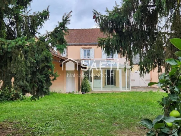 Maison familliale en centre village