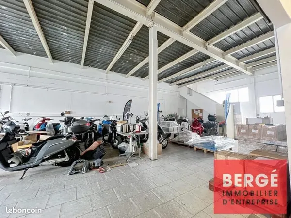 Local industriel 1 800 m²