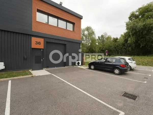 Local d'activité 102 m²