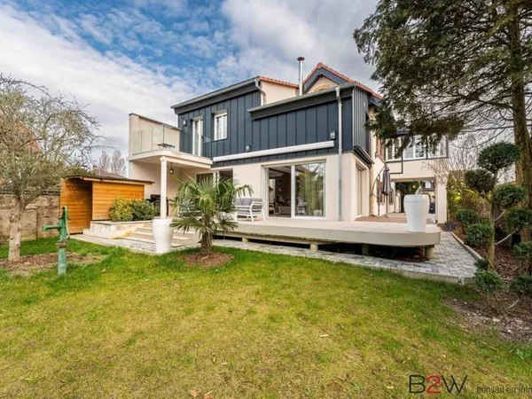 Maison 8 pièces 210 m²