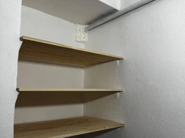 Cave 10 m²