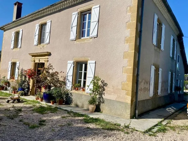 Propriété de Caractère très bien restaurée avec grand jardi
