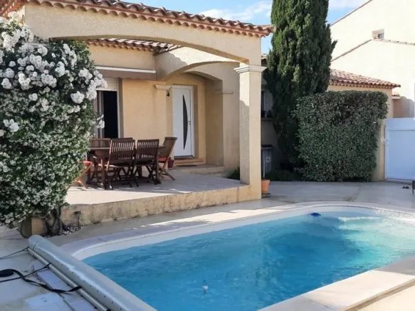 MAISON PLEIN PIED AVEC PISCINE ET GARAGE POMEROLS