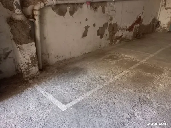 Parking voiture extérieur et intérieur