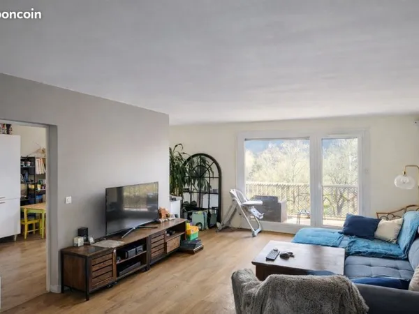 ⭐ T3 traversant lumineux 83 m² - Double balcon plein Sud sans vis-à-vis - Parking privé Echirolles