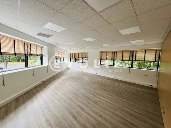 Bureaux 584 m²