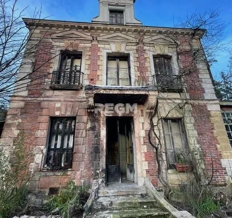 Maison de caractère à restaurer, centre ville Yerres, sur en
