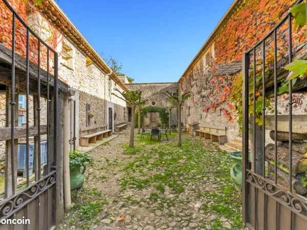 Propriété 9 pièces 678 m²