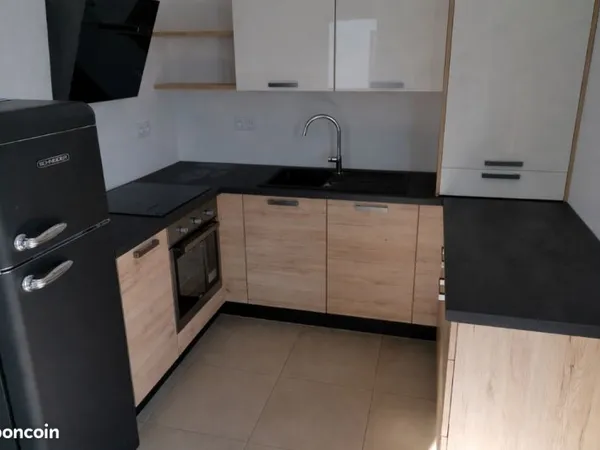 Appartement F2 avec garage cave et place privative