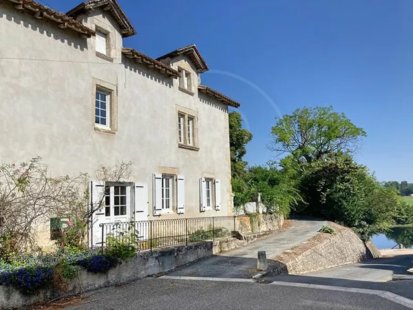 Charmante maison de bourg à rafraîchir