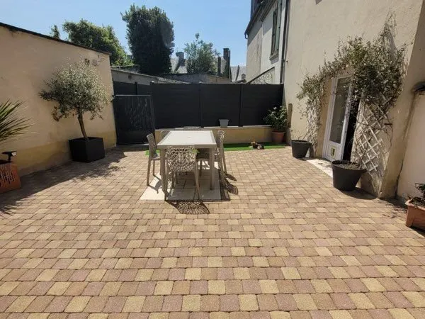 Maison de caractère en pierre apparentes avec garage