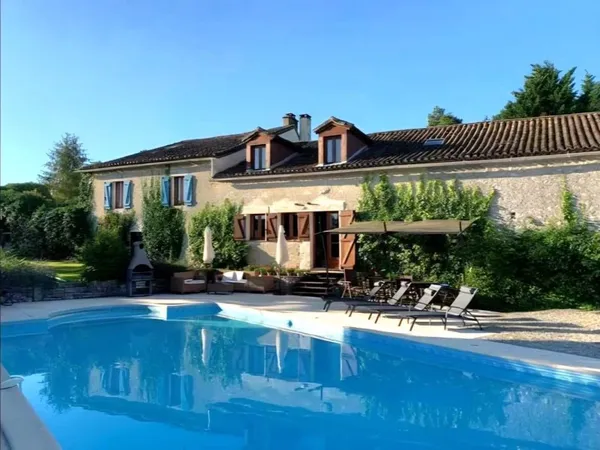 Belle ferme en pierre avec appartement d'amis, grange et vue imprenable
