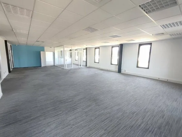 Bureau 402 m²