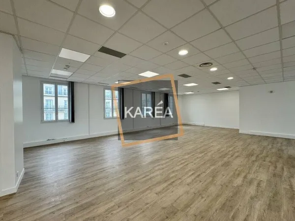 Bureaux 561 m²