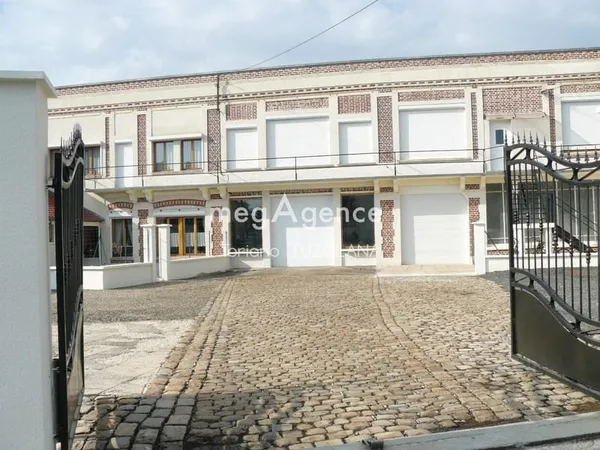 Maison d'habitation+5 logements idéalement situé !