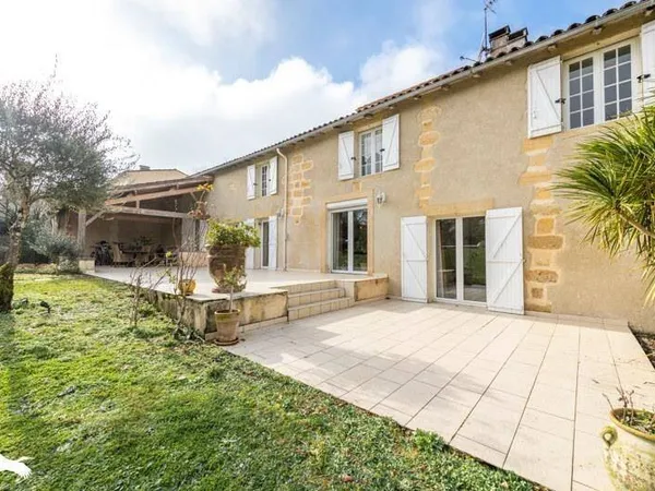 Maison 11 pièces 354 m²