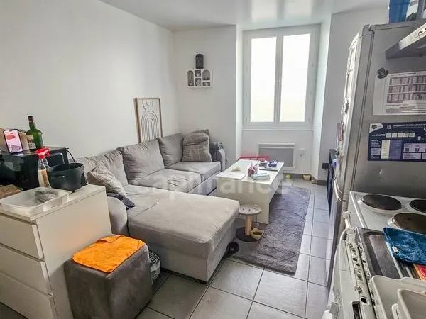 Appartement T2 en bon état avec place de parking privative à vendre 2 pièces ETRECHY (91)