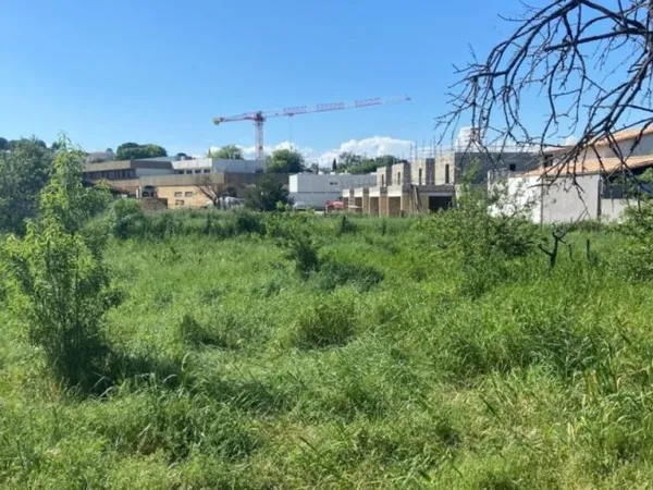 Terrain 334 m²