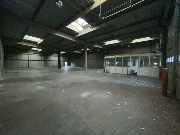 Local d'activité 1743 m²