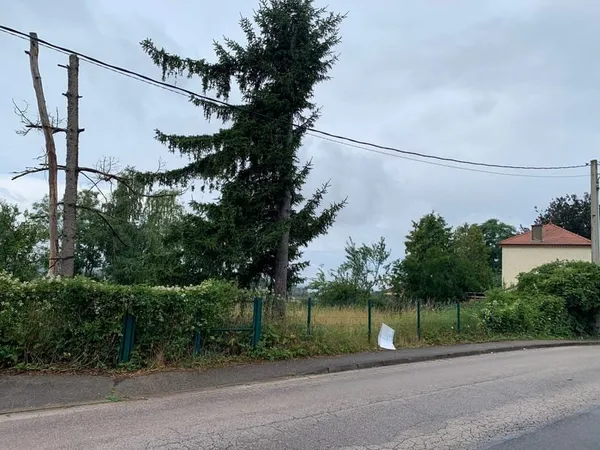 Terrain constructible clos et plat