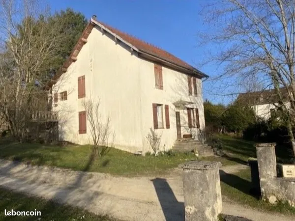 Maison 154m² 2 logements loués 2566m² terrain